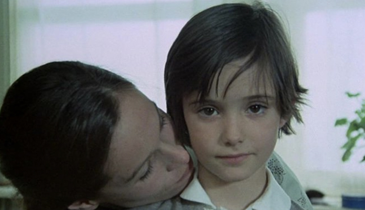Cría cuervos&nbsp;(1975, dir. Carlos Saura)