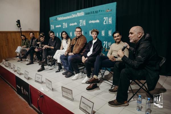 Eréndira Núñez Larios, Manolo Cardona, Emilio Torres, Máximo Hollander, Santiago Arriaga, Mariana Arriaga,  Julio Cedillo, Theo Goldín, Sergio Mayer Mori, Guillermo Arriaga